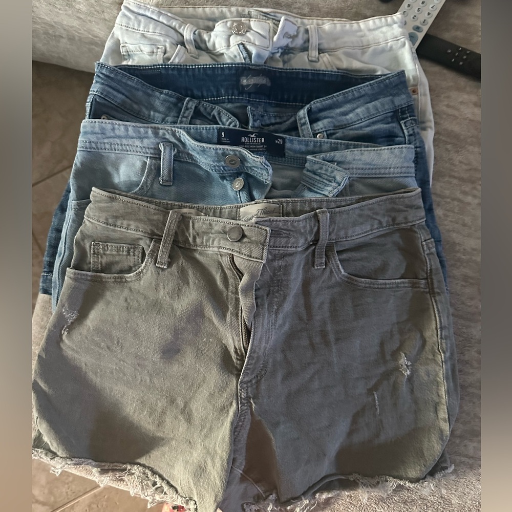 Lot of 4 jeans shorts size 8/9 wild fable, day trip, hollister brand
